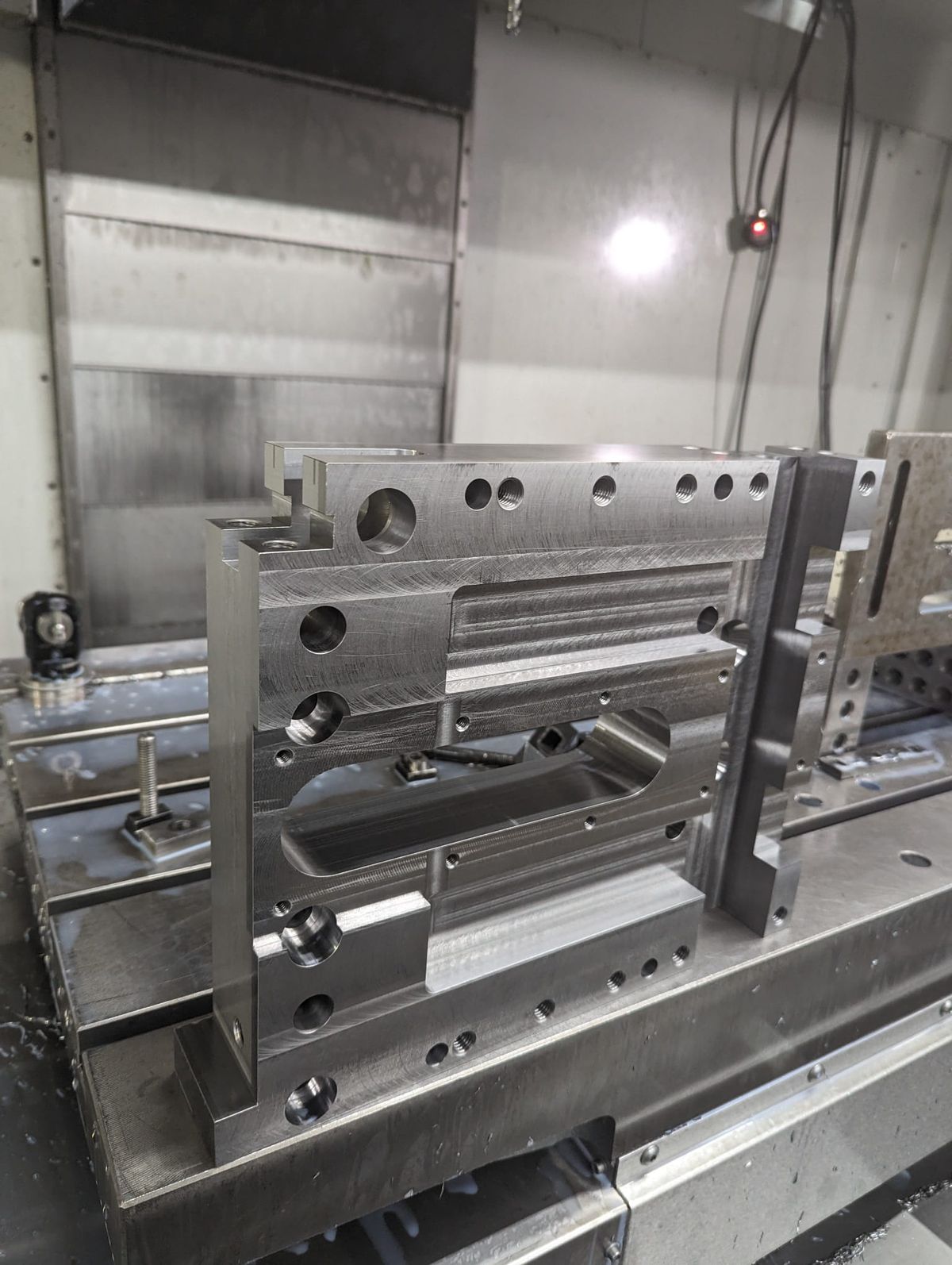 Large fixture set up on the machine table